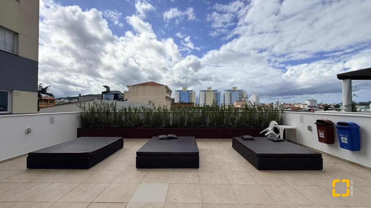 Apartamento com 63m², 2 quartos (sendo 1 suíte), 1 garagem, no bairro Areias em São José