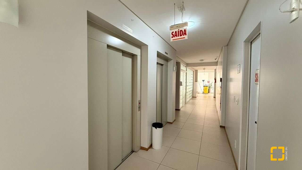 Apartamento com 63m², 2 quartos (sendo 1 suíte), 1 garagem, no bairro Areias em São José