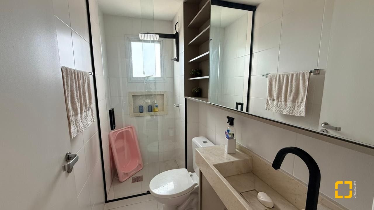Apartamento com 63m², 2 quartos (sendo 1 suíte), 1 garagem, no bairro Areias em São José