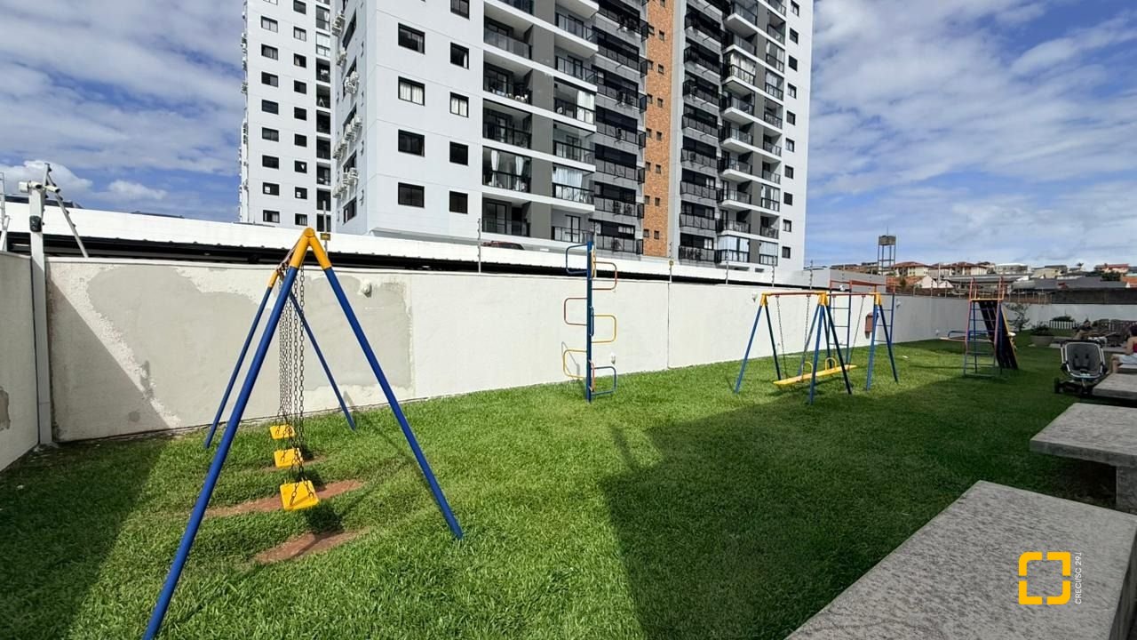 Apartamento com 63m², 2 quartos (sendo 1 suíte), 1 garagem, no bairro Areias em São José