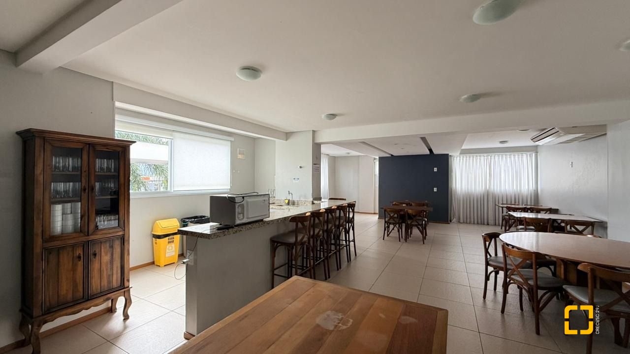 Apartamento com 63m², 2 quartos (sendo 1 suíte), 1 garagem, no bairro Areias em São José