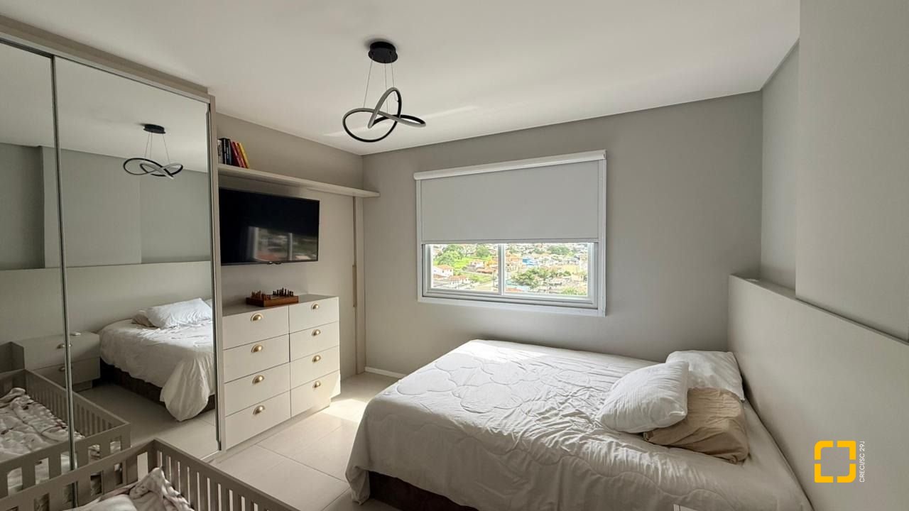 Apartamento com 63m², 2 quartos (sendo 1 suíte), 1 garagem, no bairro Areias em São José