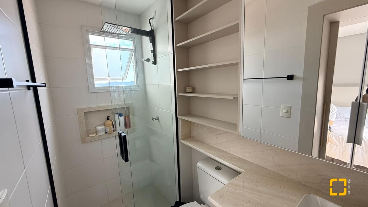 Apartamento com 63m², 2 quartos (sendo 1 suíte), 1 garagem, no bairro Areias em São José