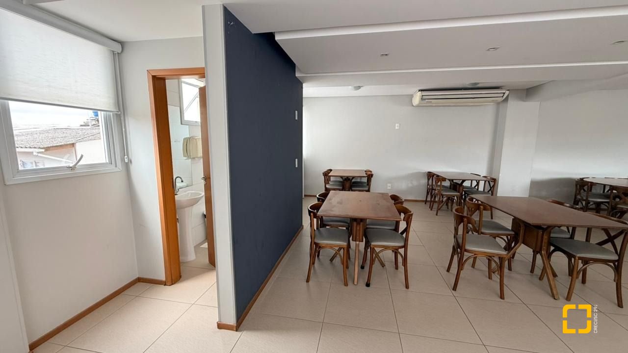 Apartamento com 63m², 2 quartos (sendo 1 suíte), 1 garagem, no bairro Areias em São José