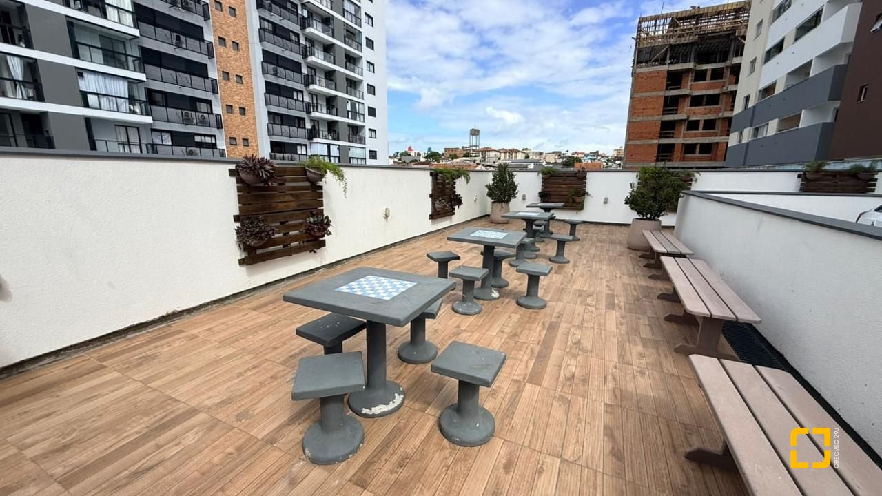 Apartamento com 63m², 2 quartos (sendo 1 suíte), 1 garagem, no bairro Areias em São José