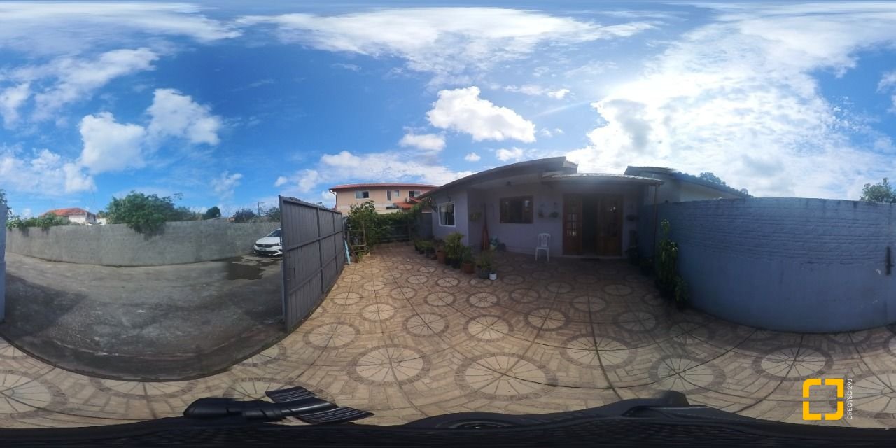 Casa com 83m², 2 quartos, 3 garagens, no bairro Rio Vermelho em Florianópolis