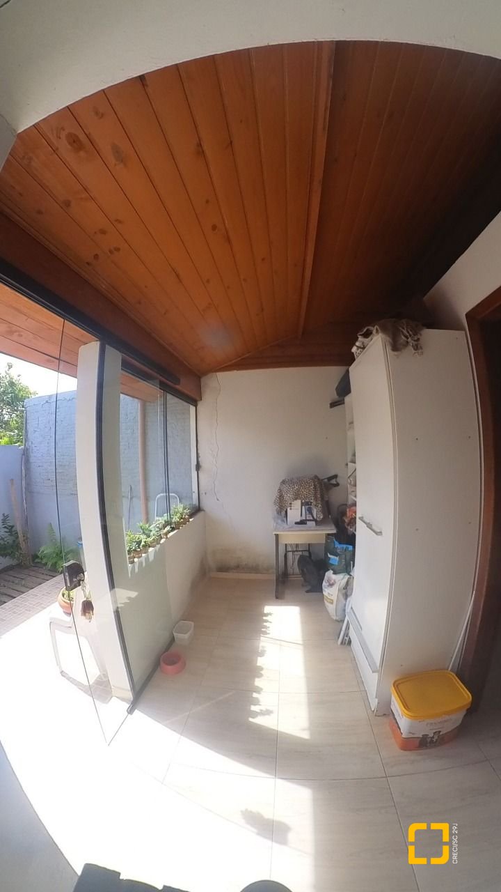 Casa com 83m², 2 quartos, 3 garagens, no bairro Rio Vermelho em Florianópolis