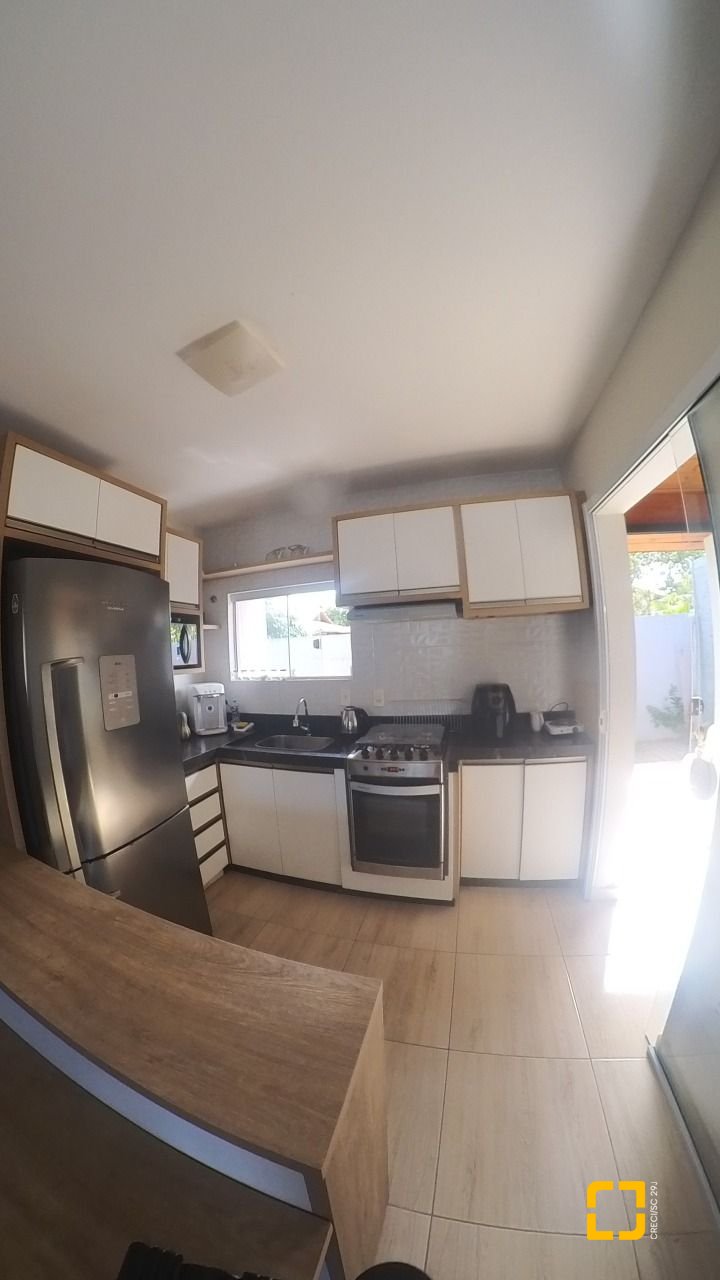 Casa com 83m², 2 quartos, 3 garagens, no bairro Rio Vermelho em Florianópolis