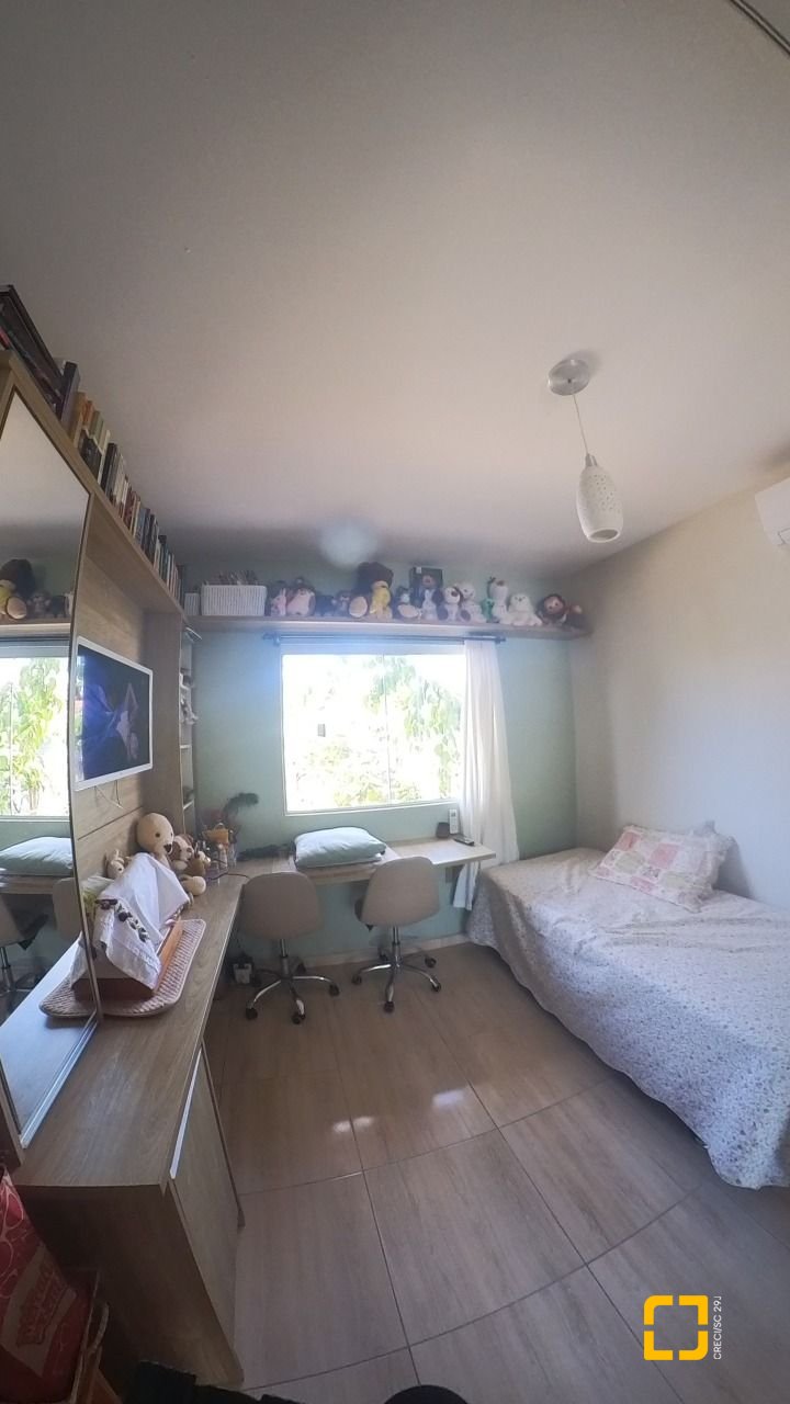 Casa com 83m², 2 quartos, 3 garagens, no bairro Rio Vermelho em Florianópolis