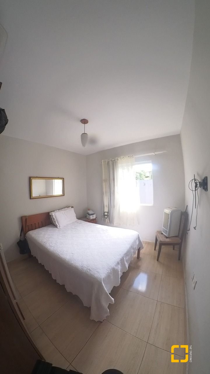 Casa com 83m², 2 quartos, 3 garagens, no bairro Rio Vermelho em Florianópolis