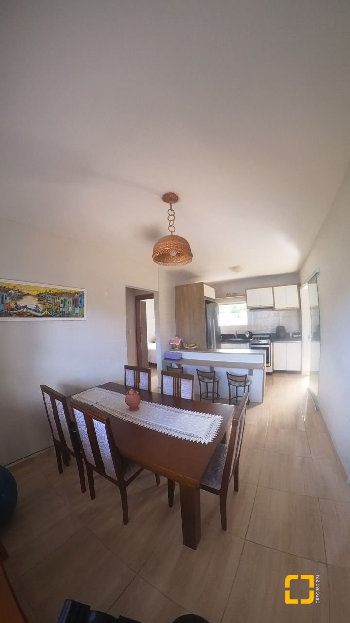 Casa com 83m², 2 quartos, 3 garagens, no bairro Rio Vermelho em Florianópolis