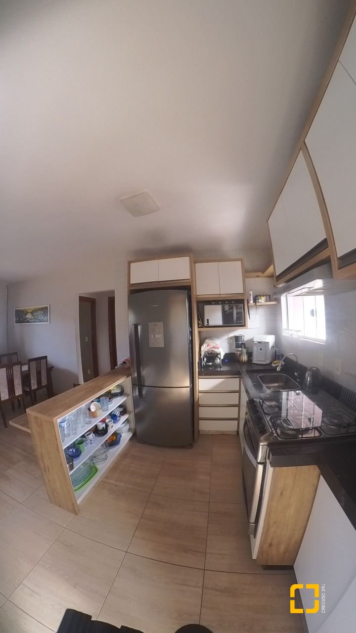 Casa com 83m², 2 quartos, 3 garagens, no bairro Rio Vermelho em Florianópolis