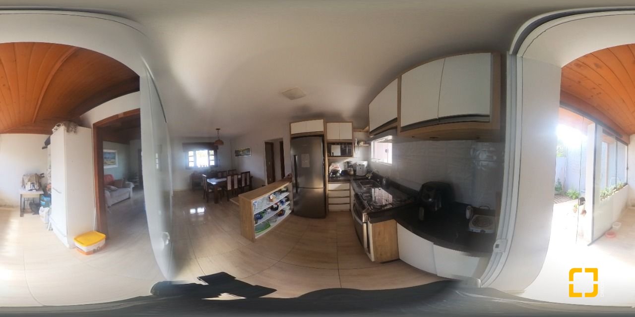 Casa com 83m², 2 quartos, 3 garagens, no bairro Rio Vermelho em Florianópolis