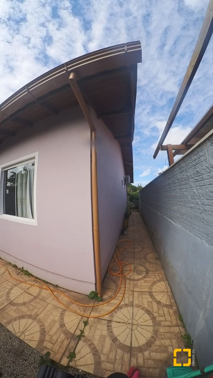 Casa com 83m², 2 quartos, 3 garagens, no bairro Rio Vermelho em Florianópolis