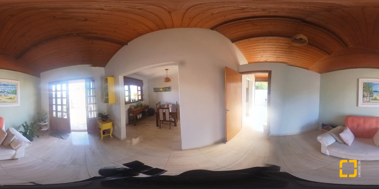 Casa com 83m², 2 quartos, 3 garagens, no bairro Rio Vermelho em Florianópolis