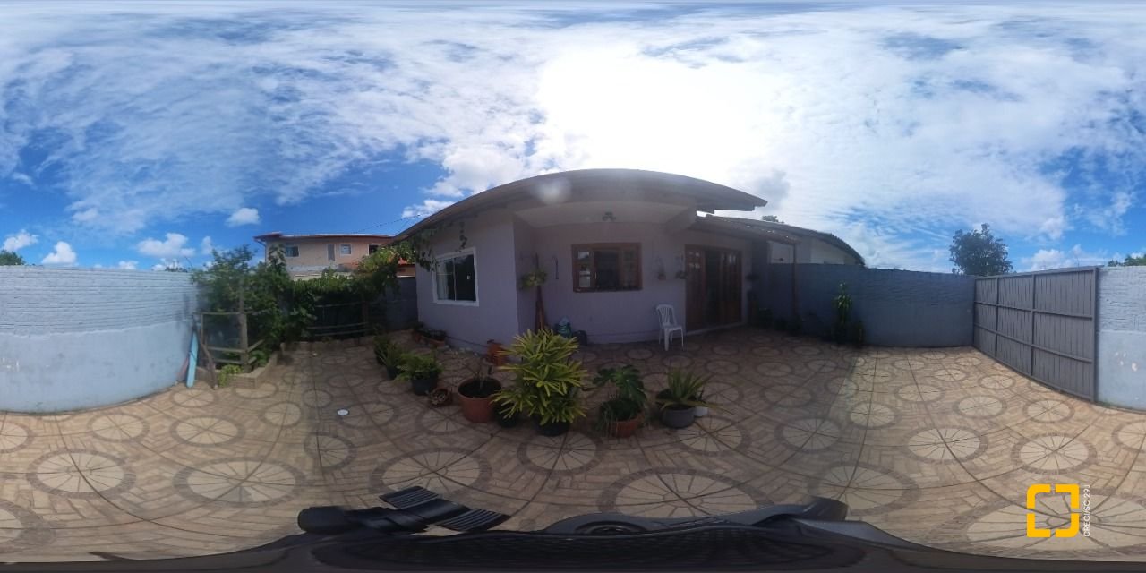 Casa com 83m², 2 quartos, 3 garagens, no bairro Rio Vermelho em Florianópolis