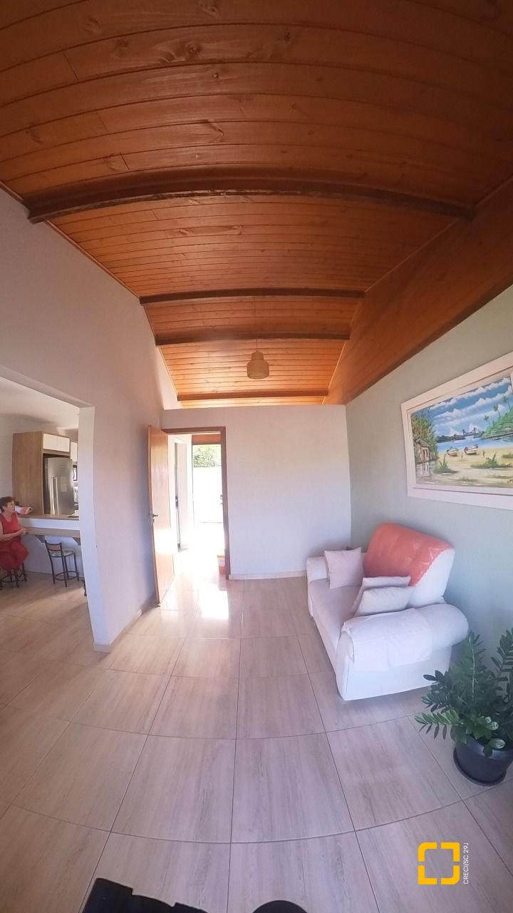 Casa com 83m², 2 quartos, 3 garagens, no bairro Rio Vermelho em Florianópolis