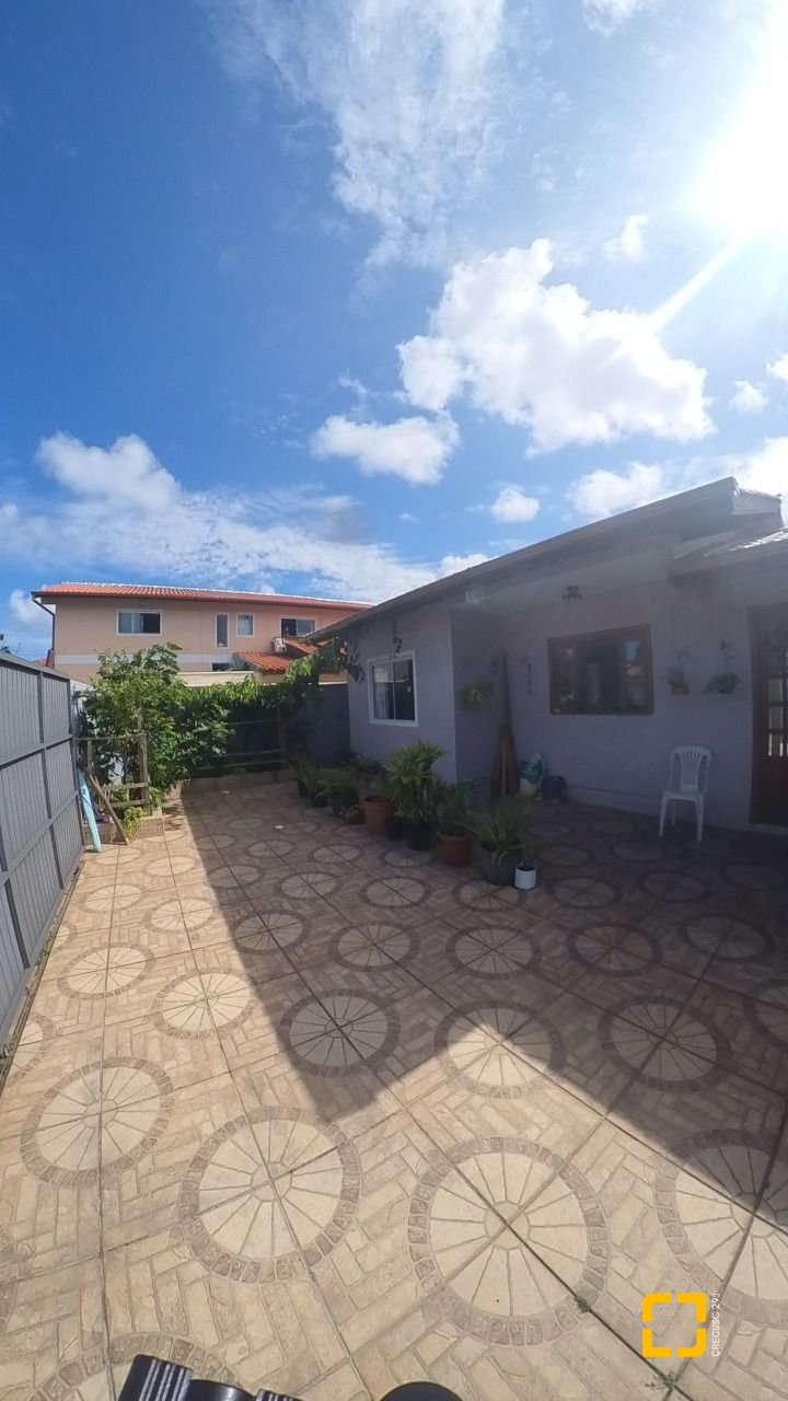 Casa com 83m², 2 quartos, 3 garagens, no bairro Rio Vermelho em Florianópolis