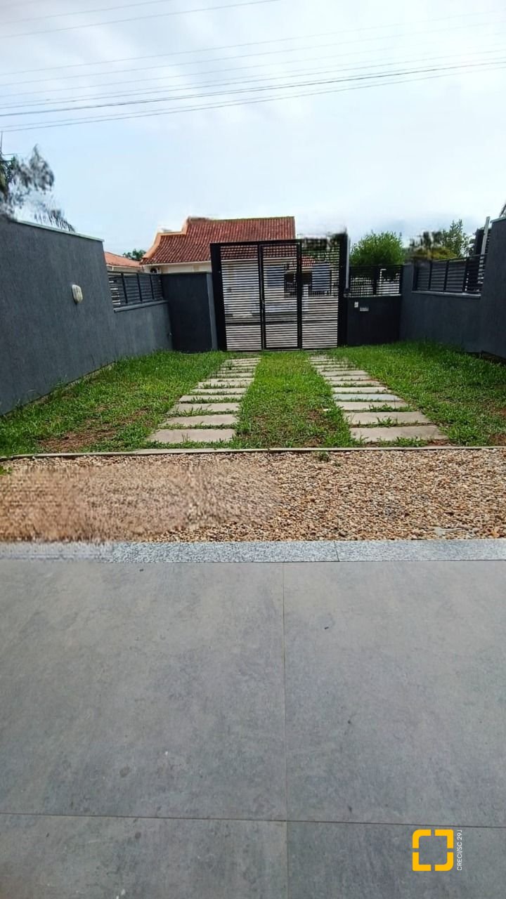 Casa com 123m², 4 quartos (sendo 1 suíte), 1 garagem, no bairro Campeche em Florianópolis