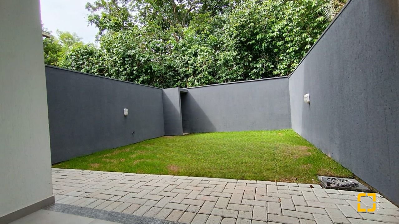 Casa com 123m², 4 quartos (sendo 1 suíte), 1 garagem, no bairro Campeche em Florianópolis