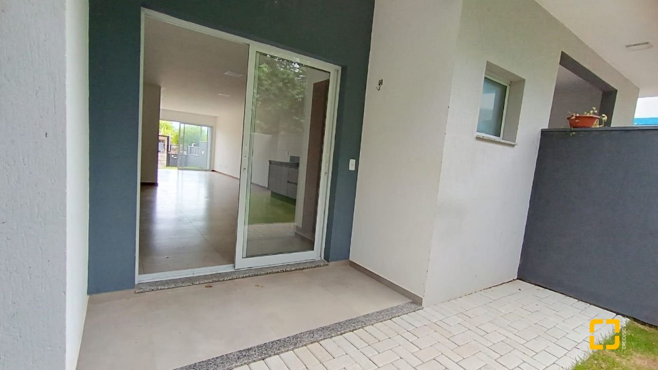 Casa com 123m², 4 quartos (sendo 1 suíte), 1 garagem, no bairro Campeche em Florianópolis