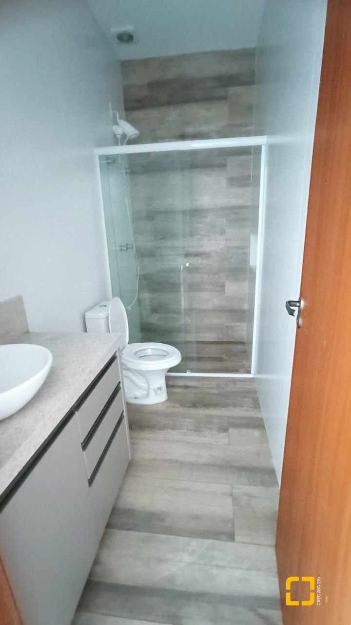 Casa com 123m², 4 quartos (sendo 1 suíte), 1 garagem, no bairro Campeche em Florianópolis