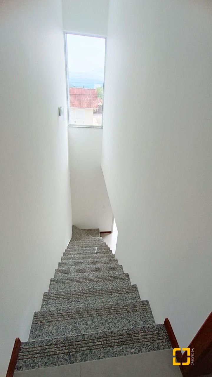 Casa com 123m², 4 quartos (sendo 1 suíte), 1 garagem, no bairro Campeche em Florianópolis