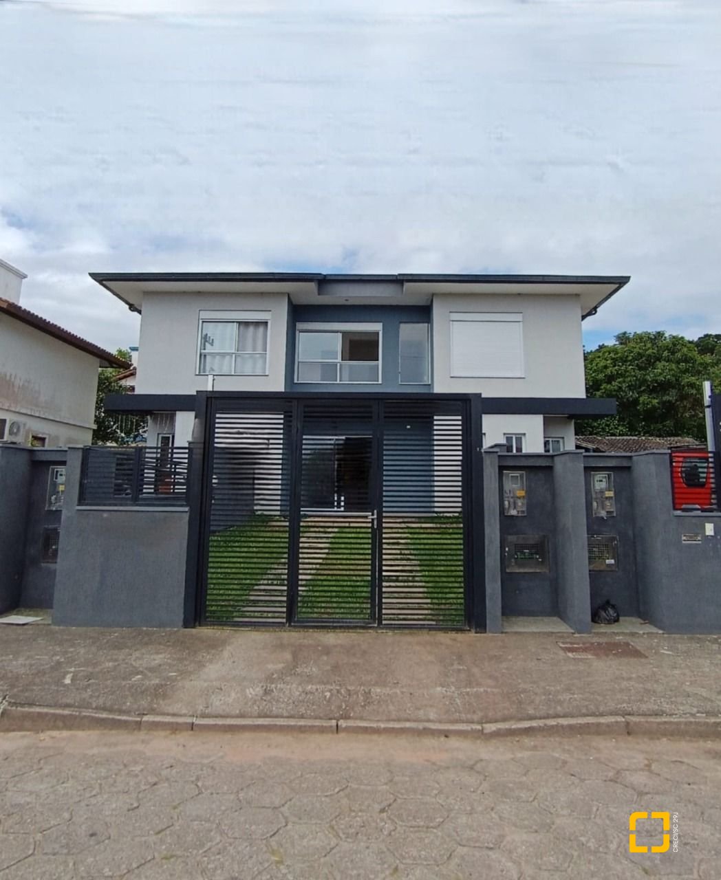 Casa com 123m², 4 quartos (sendo 1 suíte), 1 garagem, no bairro Campeche em Florianópolis