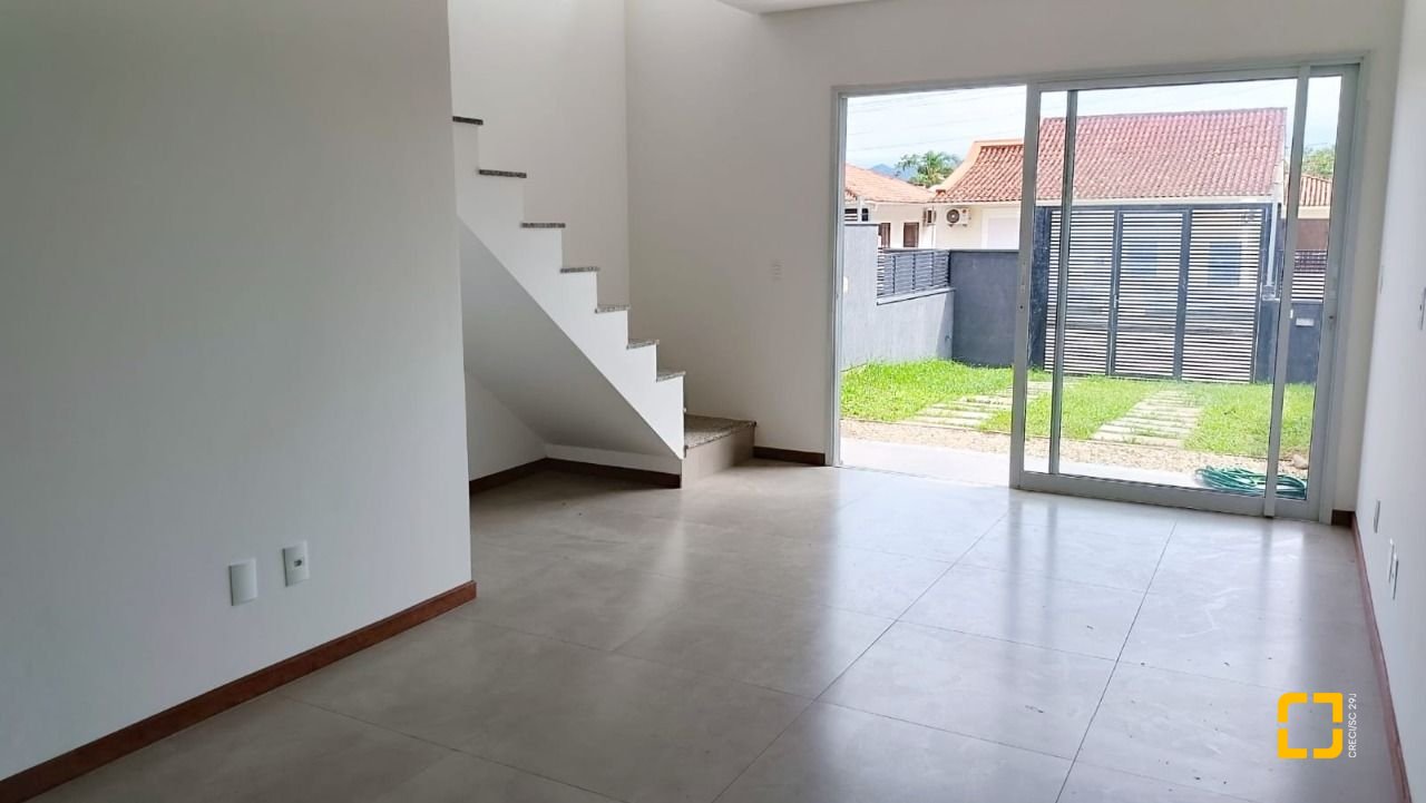 Casa com 123m², 4 quartos (sendo 1 suíte), 1 garagem, no bairro Campeche em Florianópolis