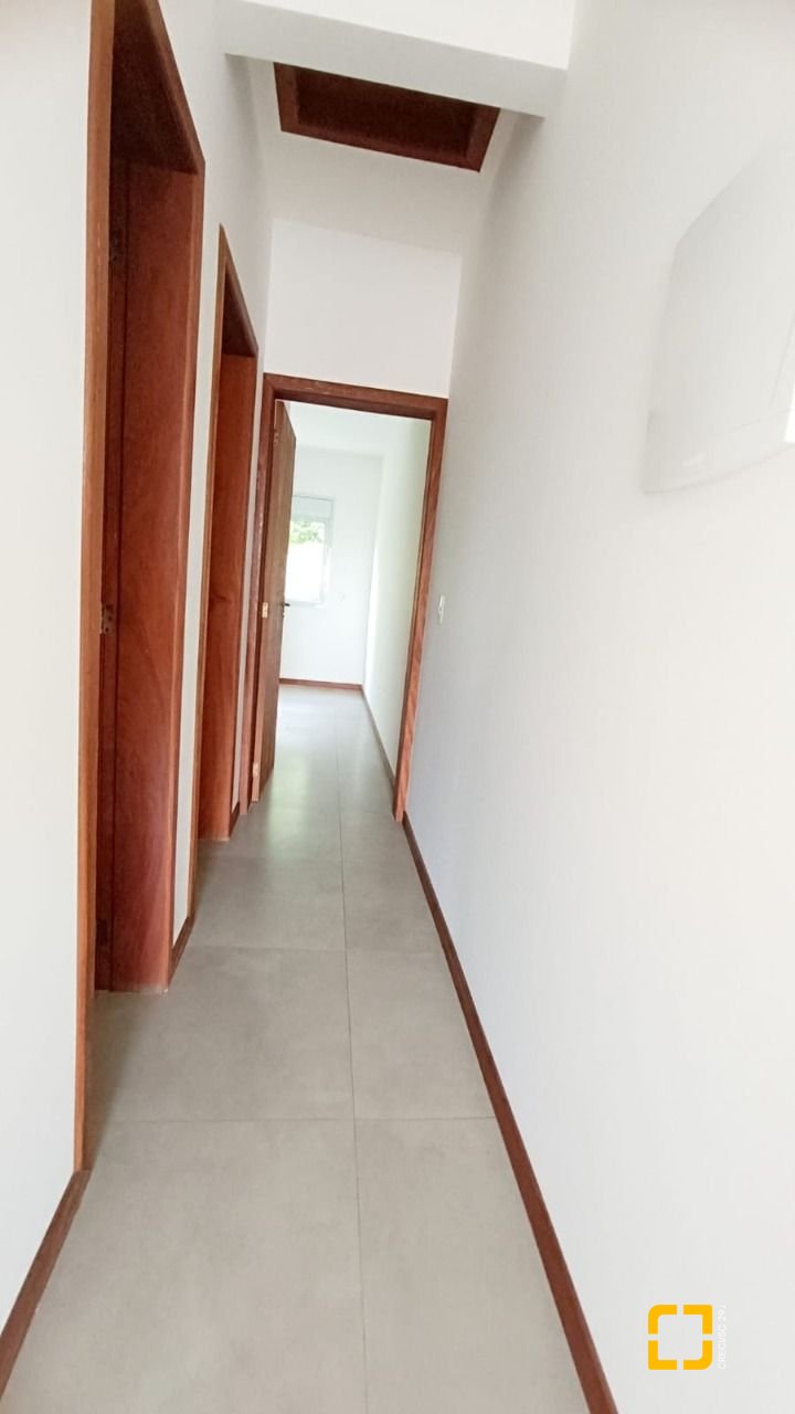 Casa com 123m², 4 quartos (sendo 1 suíte), 1 garagem, no bairro Campeche em Florianópolis