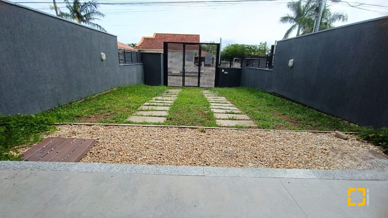 Casa com 123m², 4 quartos (sendo 1 suíte), 1 garagem, no bairro Campeche em Florianópolis