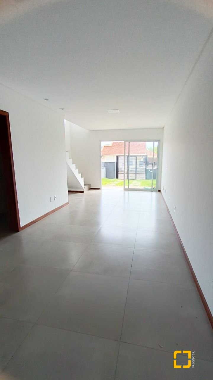 Casa com 123m², 4 quartos (sendo 1 suíte), 1 garagem, no bairro Campeche em Florianópolis