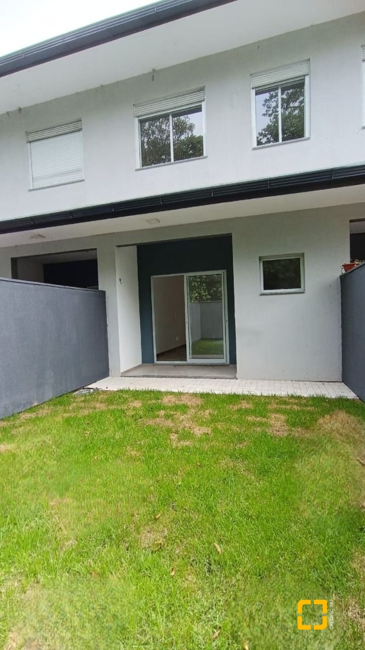 Casa com 123m², 4 quartos (sendo 1 suíte), 1 garagem, no bairro Campeche em Florianópolis