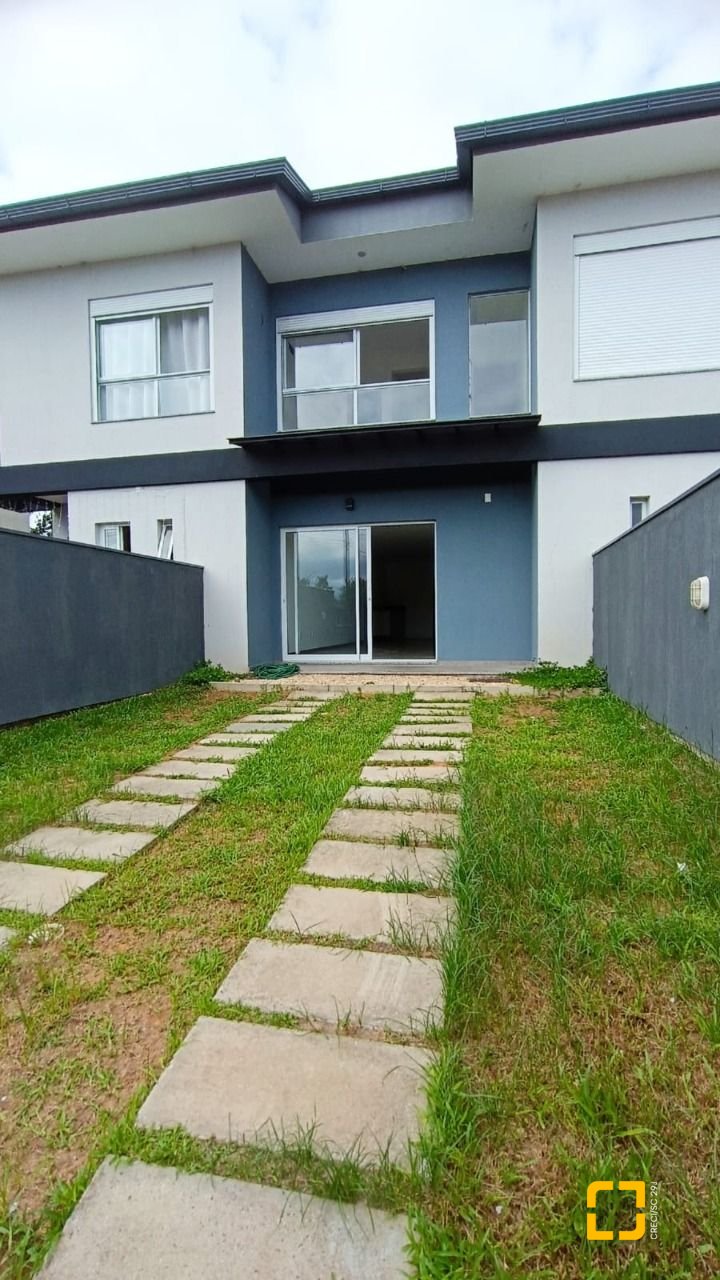 Casa com 123m², 4 quartos (sendo 1 suíte), 1 garagem, no bairro Campeche em Florianópolis