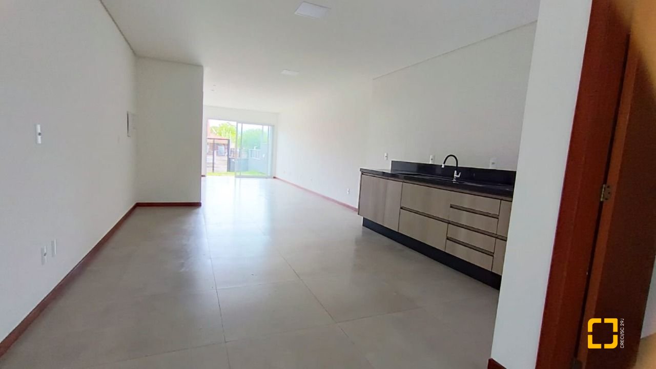 Casa com 123m², 4 quartos (sendo 1 suíte), 1 garagem, no bairro Campeche em Florianópolis