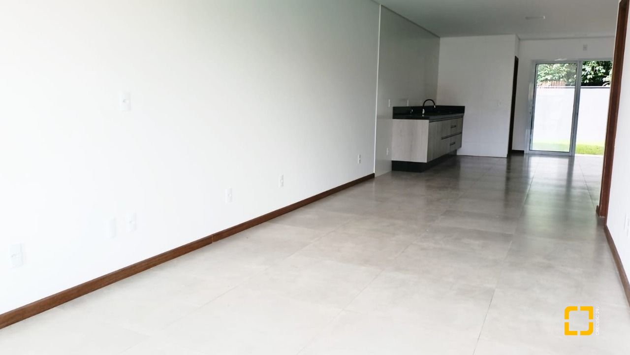 Casa com 123m², 4 quartos (sendo 1 suíte), 1 garagem, no bairro Campeche em Florianópolis