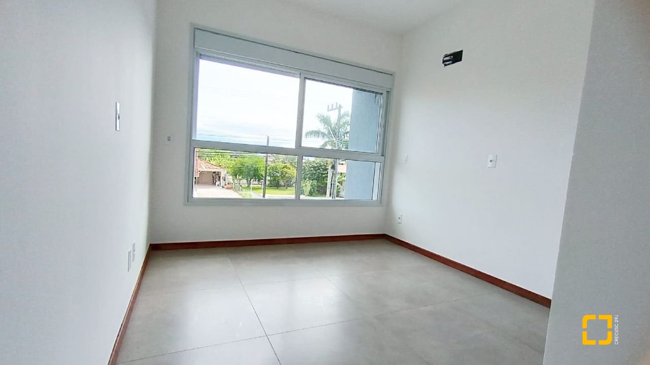 Casa com 123m², 4 quartos (sendo 1 suíte), 1 garagem, no bairro Campeche em Florianópolis