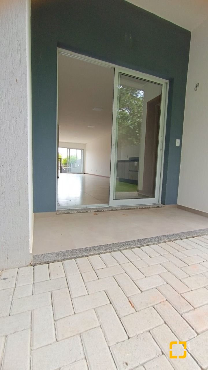 Casa com 123m², 4 quartos (sendo 1 suíte), 1 garagem, no bairro Campeche em Florianópolis