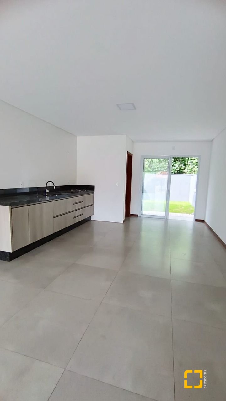 Casa com 123m², 4 quartos (sendo 1 suíte), 1 garagem, no bairro Campeche em Florianópolis