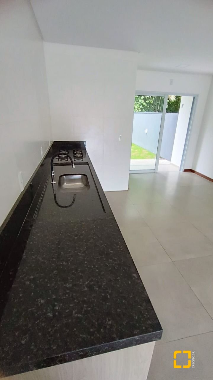 Casa com 123m², 4 quartos (sendo 1 suíte), 1 garagem, no bairro Campeche em Florianópolis