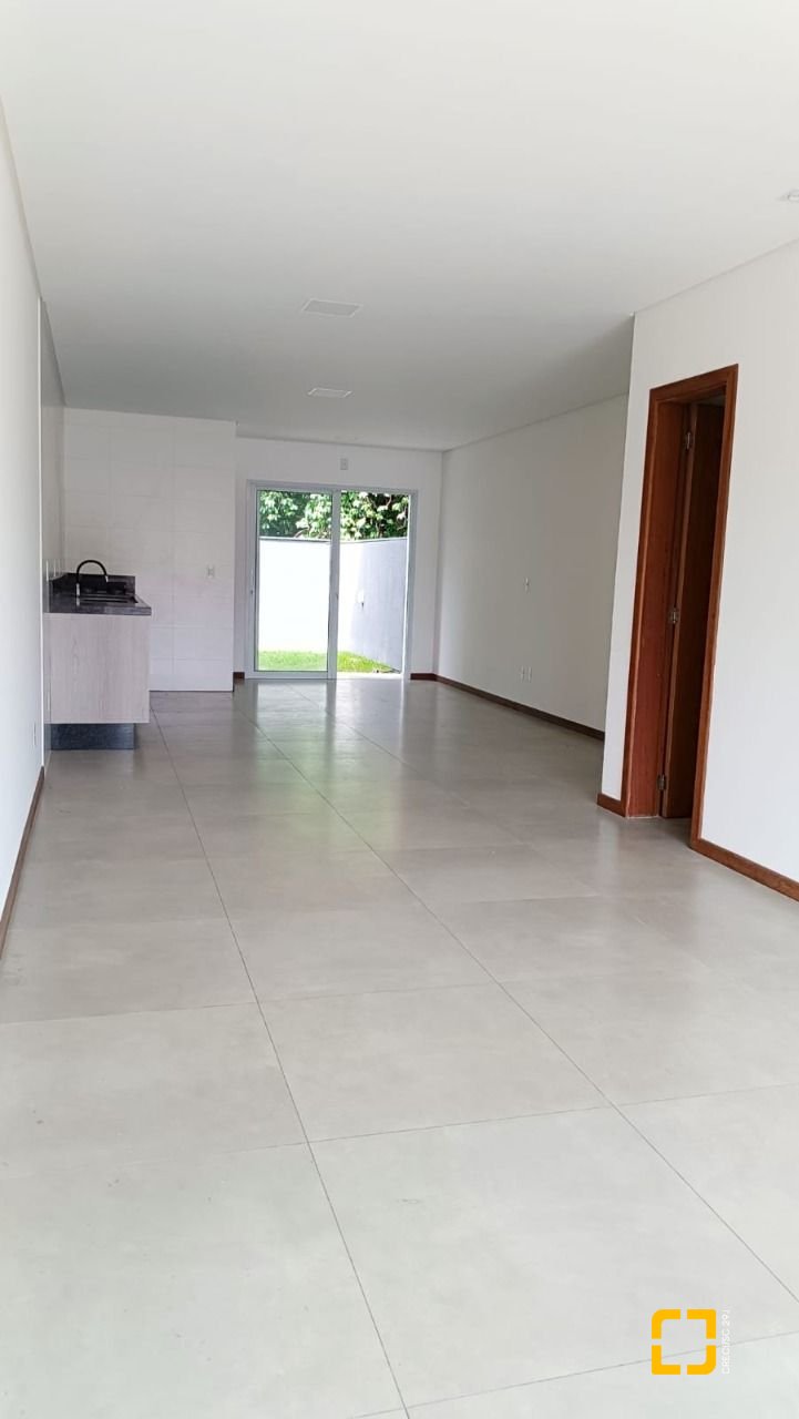 Casa com 123m², 4 quartos (sendo 1 suíte), 1 garagem, no bairro Campeche em Florianópolis