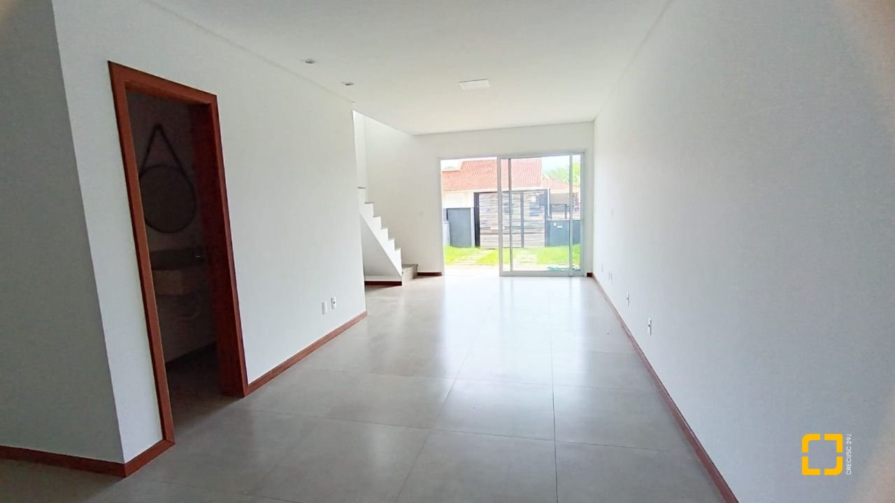 Casa com 123m², 4 quartos (sendo 1 suíte), 1 garagem, no bairro Campeche em Florianópolis