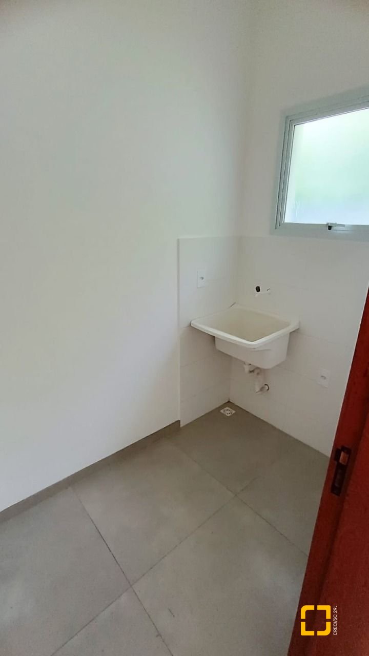 Casa com 123m², 4 quartos (sendo 1 suíte), 1 garagem, no bairro Campeche em Florianópolis
