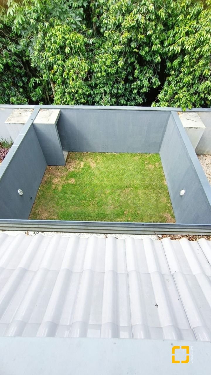Casa com 123m², 4 quartos (sendo 1 suíte), 1 garagem, no bairro Campeche em Florianópolis