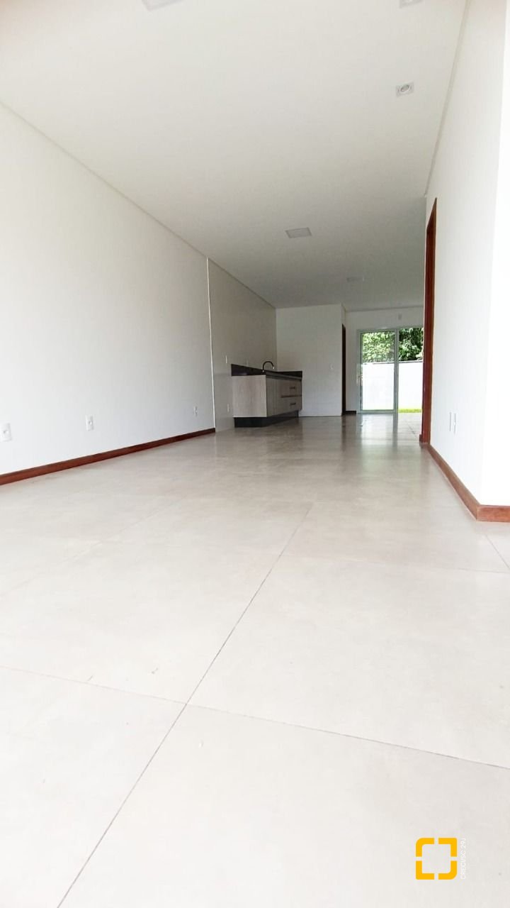 Casa com 123m², 4 quartos (sendo 1 suíte), 1 garagem, no bairro Campeche em Florianópolis