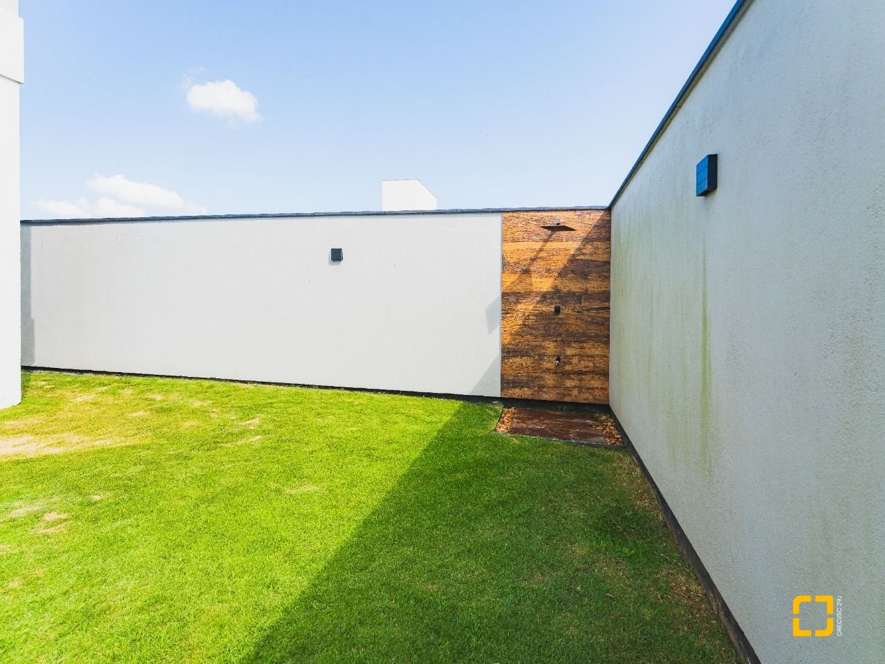 Casa com 160m², 4 quartos (sendo 1 suíte), 2 garagens, no bairro Campeche em Florianópolis
