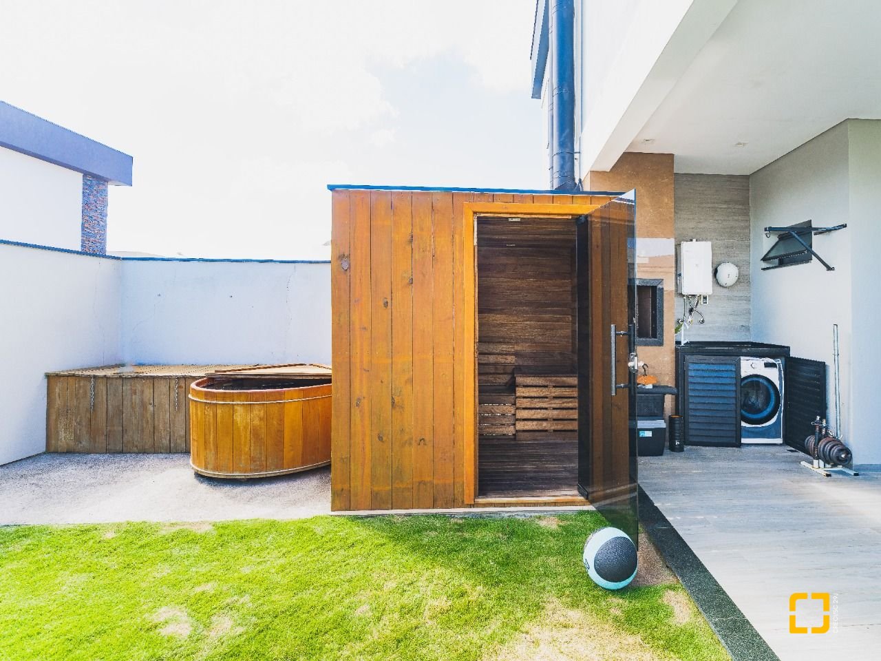 Casa com 160m², 4 quartos (sendo 1 suíte), 2 garagens, no bairro Campeche em Florianópolis