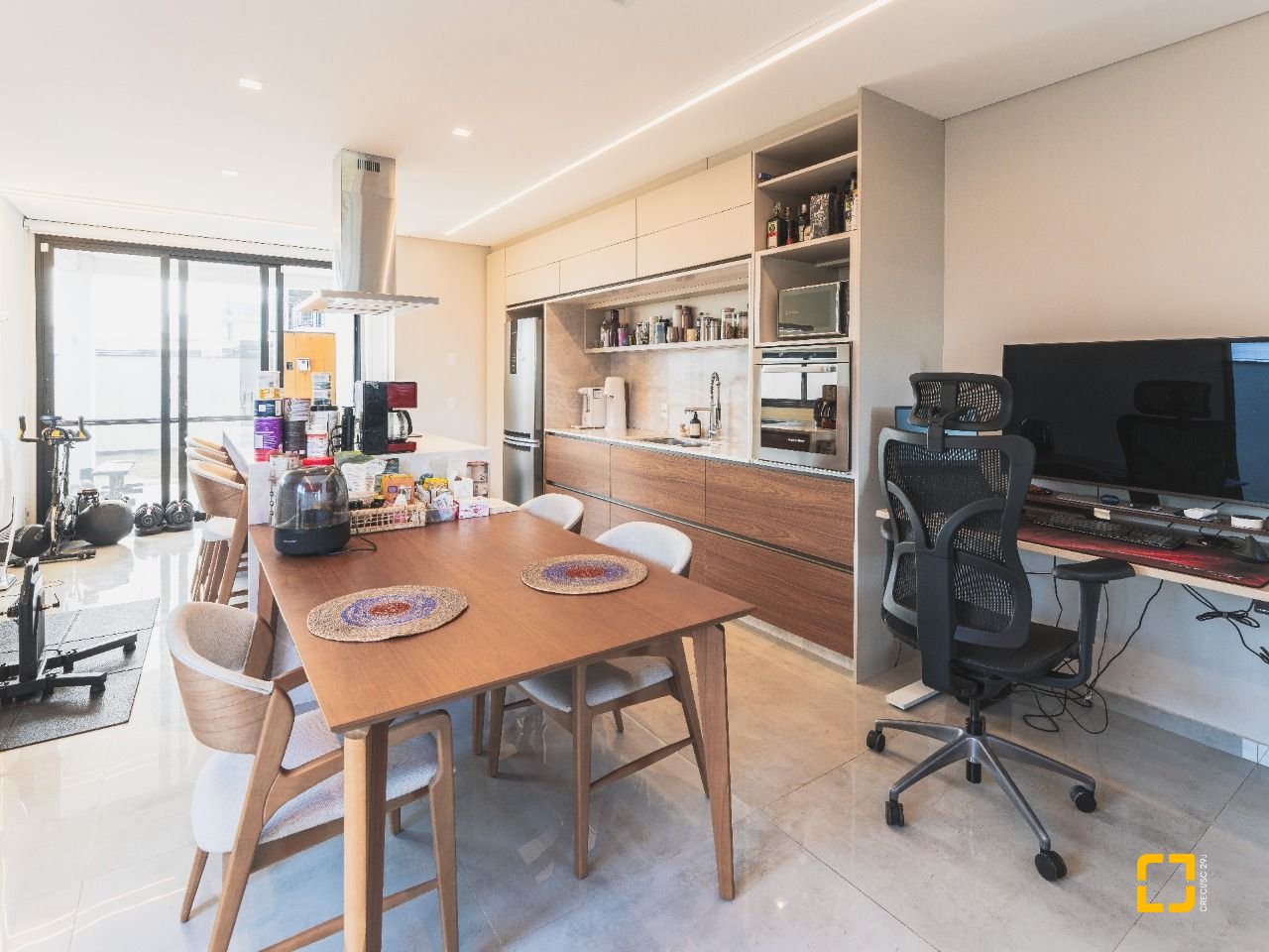 Casa com 160m², 4 quartos (sendo 1 suíte), 2 garagens, no bairro Campeche em Florianópolis