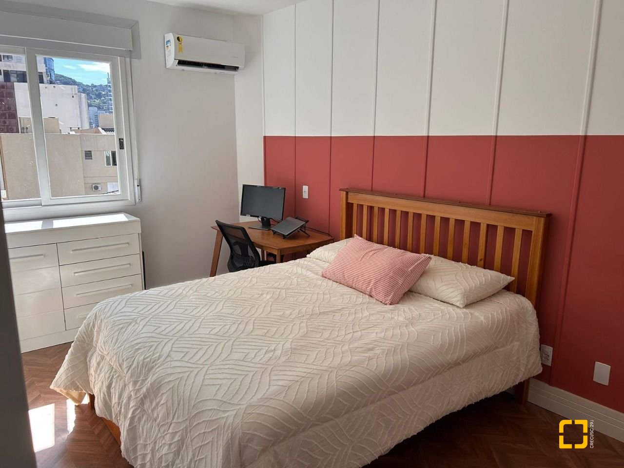 Apartamento com 72m², 3 quartos (sendo 1 suíte), 1 garagem, no bairro Centro em Florianópolis