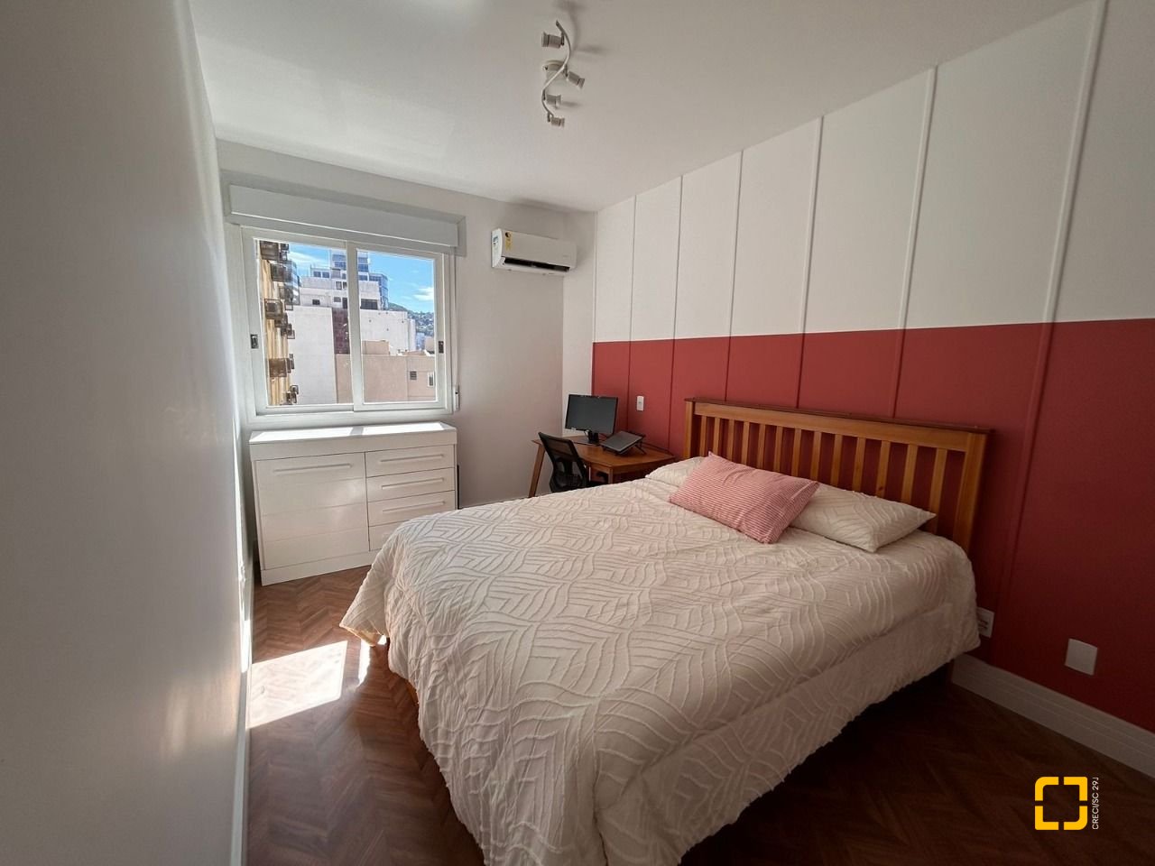 Apartamento com 72m², 3 quartos (sendo 1 suíte), 1 garagem, no bairro Centro em Florianópolis
